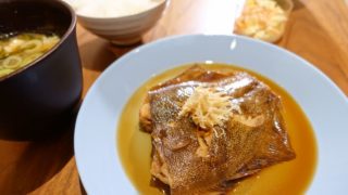 食卓の馴染み顔、カレイの煮付け